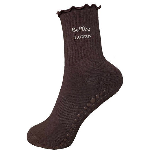 braune Pilates Socken mit dem Schriftzug "Coffee Lover"